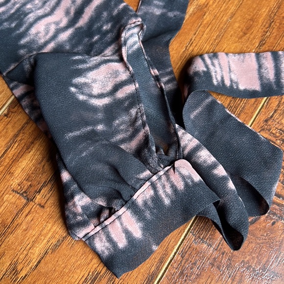 Meek Romper - Picture 8 of 12